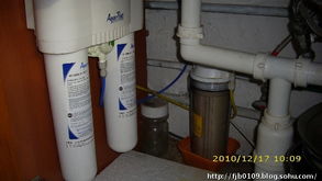 冷眼旁觀 國標(biāo)遲遲不出、產(chǎn)品質(zhì)量參差，凈水器如何搞渾飲水市場？